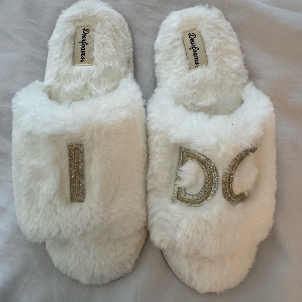 Wedding “I DO” slides by Dearfoams